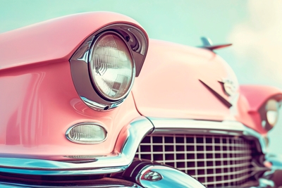 Vaaleanpunainen klassinen auto