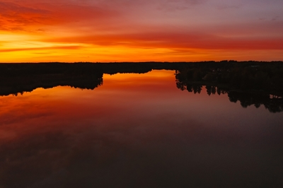 Solnedgång över sjön 