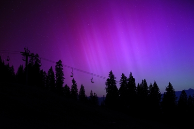 Aurora boreal nos Alpes