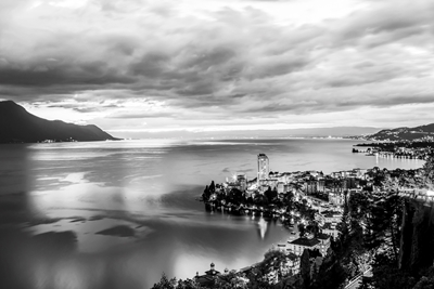Montreux på Genfersjøen om kvelden