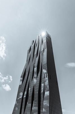 DC Tower 1 à Wien - monochrome