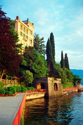 Vila u jezera Como