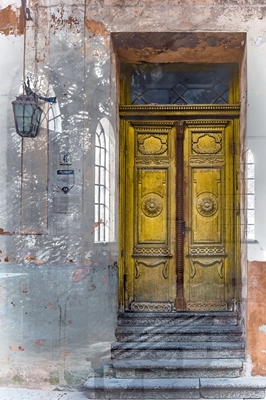 Porte patinée, jaune