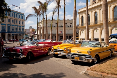 Autos antiguos de EE. UU. en La Habana