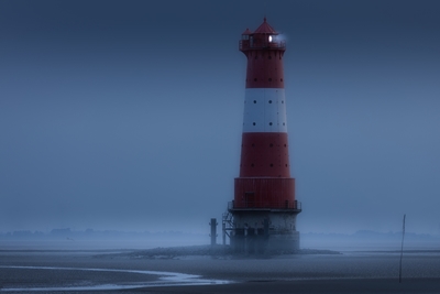 Leuchtturm im Nebel