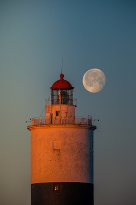 The moon and the lighthouse