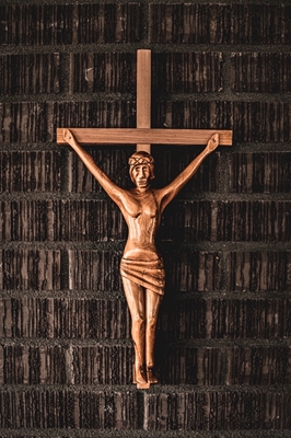 Jésus sur une croix en bois