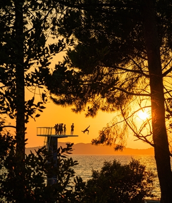 Tauchgang bei Sonnenuntergang