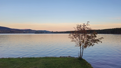 Coucher de soleil au bord du lac