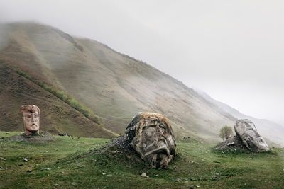 Las cabezas de piedra de Sno