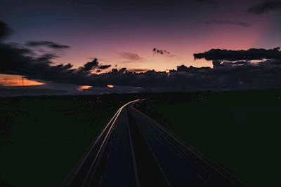 Sonnenuntergang über der Autobahn