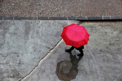 Punainen sateenvarjo 