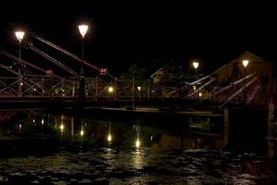 Pont dans la nuit