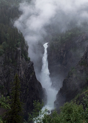 Majestätiskt vattenfall 