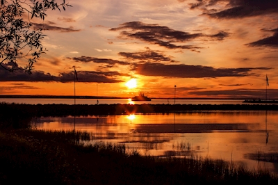 Puesta de sol en el puerto de Gränna