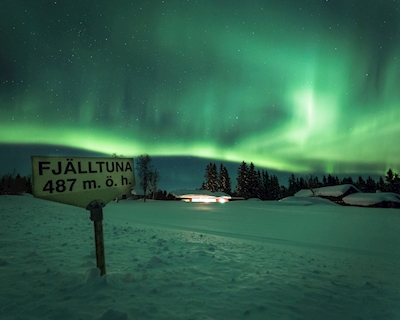 Aurora boreal sobre Fjälltuna