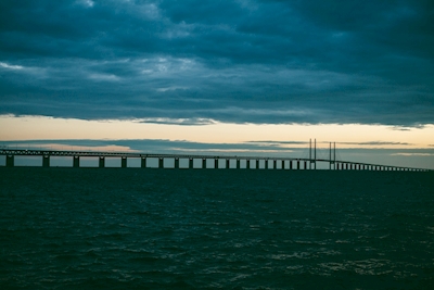 Most při západu slunce