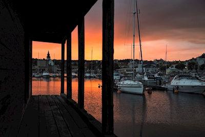 Hafen bei Sonnenuntergang