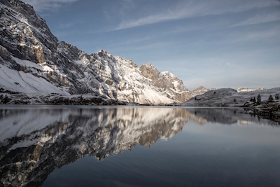 Reflexão do lago da montanha