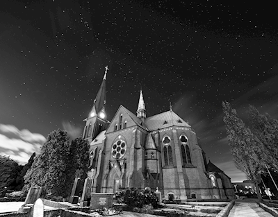 Église Asmundtorp de nuit