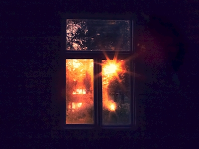 Valo ikkunassa