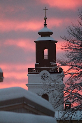 Chiesa della città di Eksjö nella luce invernale 