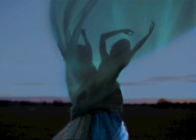 Hijas de la aurora boreal danza eterna