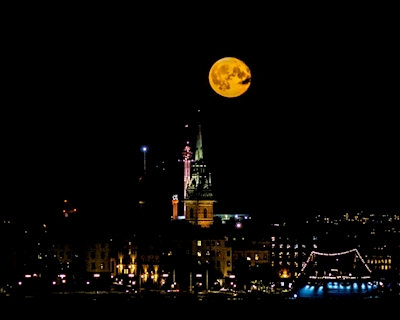 Pełnia księżyca nad Stocholmem
