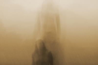Frau im Nebel