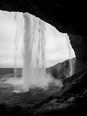 Schwarz-weißer Wasserfall