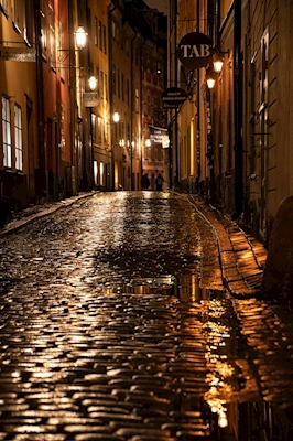 Regenachtige straten van oude stad