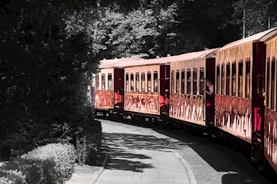 Os vagões da locomotiva vermelha