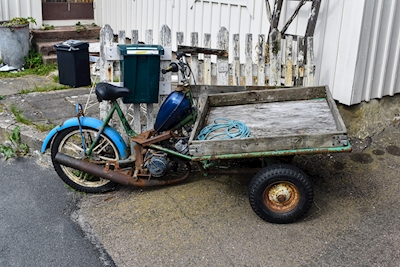 Flachbett-Moped im Archipel