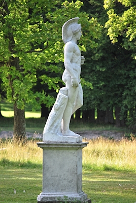 Una statua