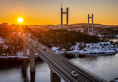 Západ slunce nad mosty Tjörn
