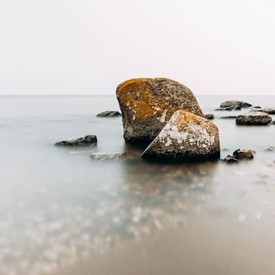 Kamienie w morzu spokoju