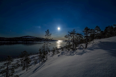 Fuldmåne over Härnön