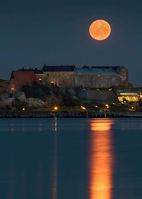 Fästningen & fullmånen