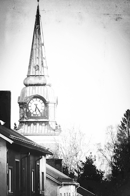 Kirke i svart-hvitt.