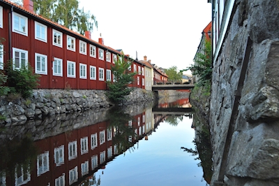 Domy podél řeky Svartån