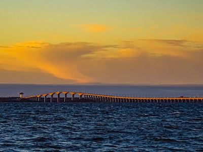 Le pont d’Öland au soleil du soir