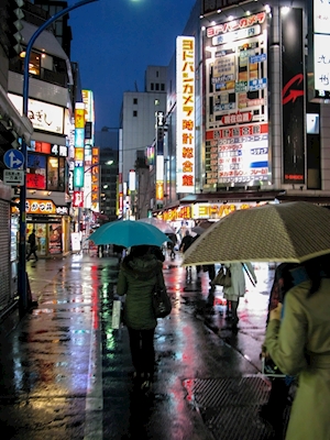 Shinjuku, Tokio in de regen