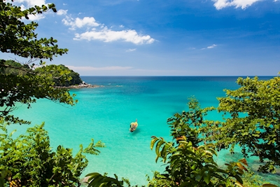 Mar azul bonito em Tailândia