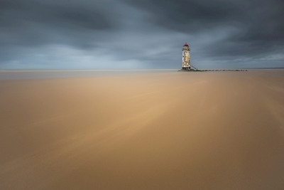 Einsamer Leuchtturm am Strand
