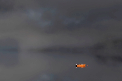Einsames Boot im Nebel