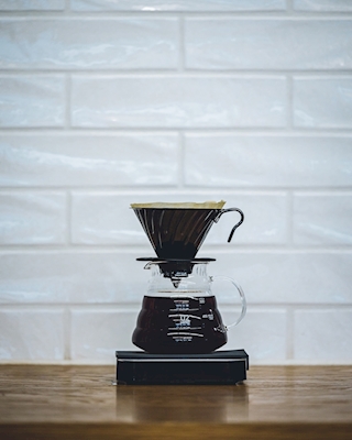 Kawa filtrowana na dużą skalę w kuchni