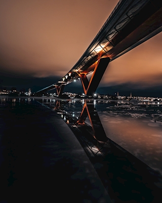 Refleksion af bro