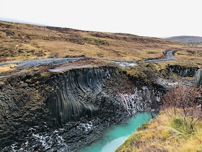 Desfiladero de Islandia con agua