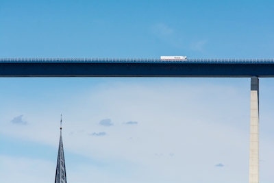 Most přes Vysokou Moselu s masem 