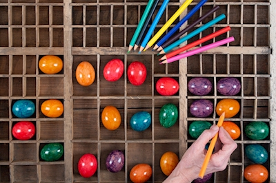 Kleurrijke eieren voor Pasen